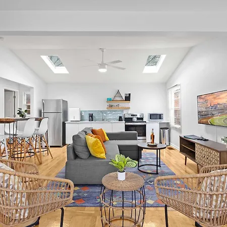 Cozy 2Br Near Bourbon Trail + Backyard Access Apartment